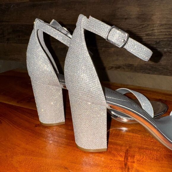 BANDOLINO Womens Silver Ankle Strap Comfort Glitter Padded Armory Round Toe sz10 - Picture 6 of 10